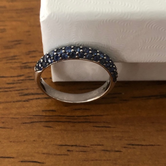 Genuine Blue Sapphire Band Ring Solid 14K Beautiful blue stones.Size 6.5 - Picture 2 of 9
